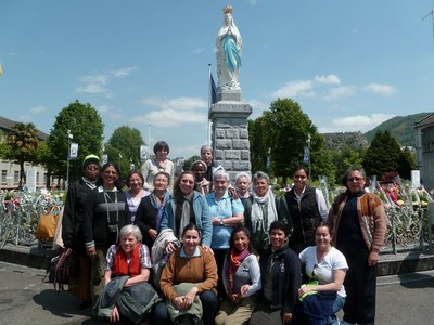 13 16 maj Lourdes grupowe.jpg